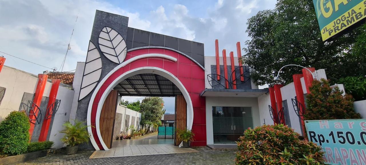 Oyo 90831 Hotel Gardenia Prambanan Solo Exterior foto
